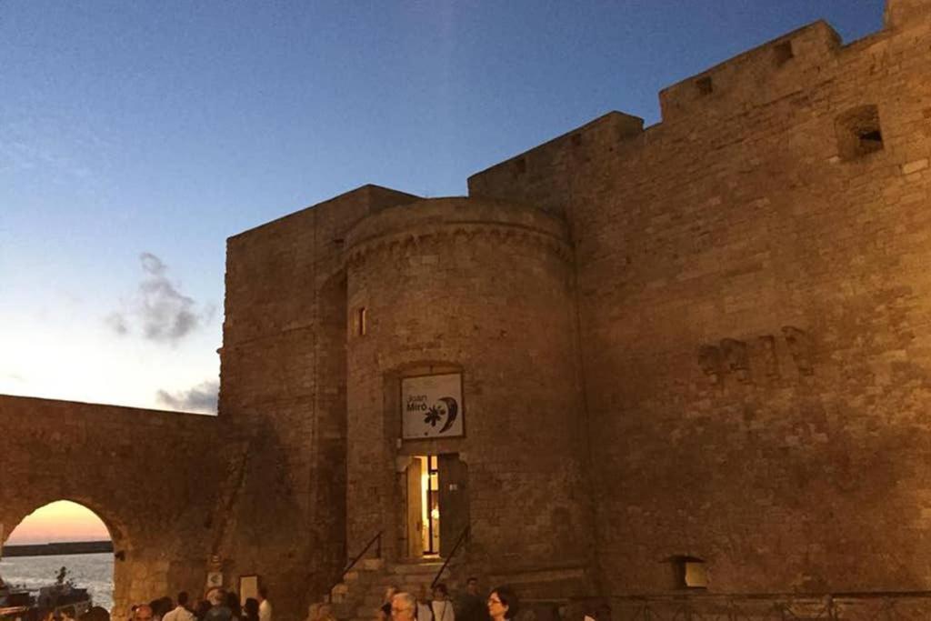 Historic Apartment In Centre Of City 100M To Sea Monopoli Exterior foto
