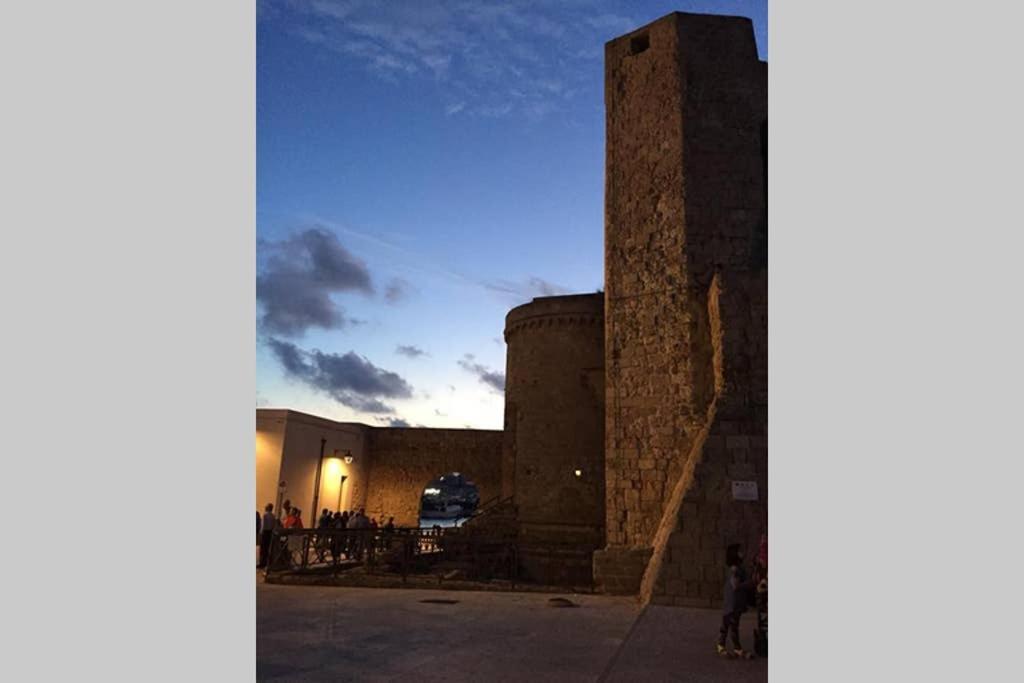 Historic Apartment In Centre Of City 100M To Sea Monopoli Exterior foto